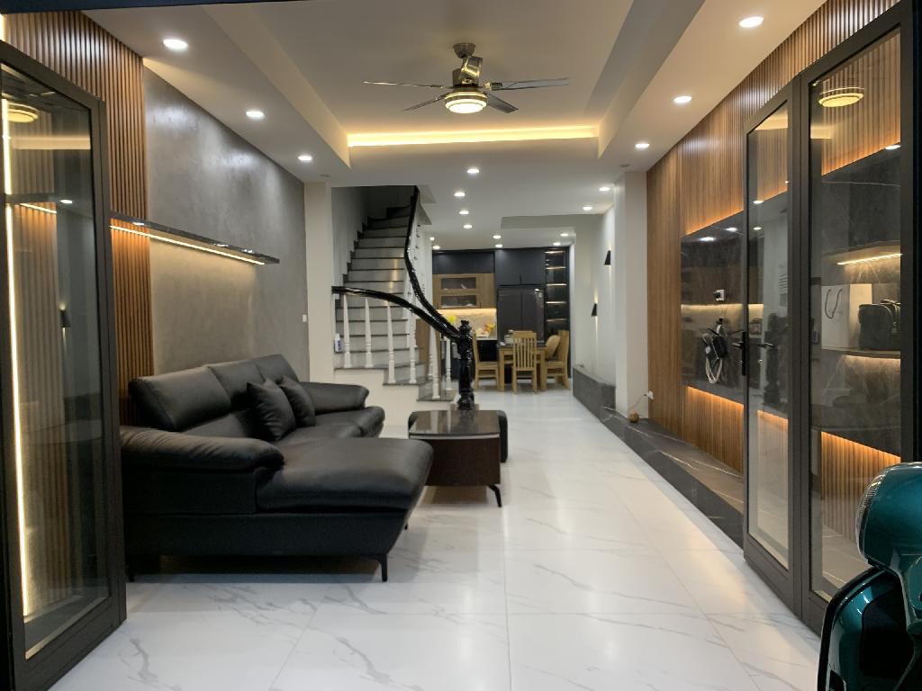 Nhà đẹp Minh Khai 4 ngủ, ô chờ thang máy, 64m2